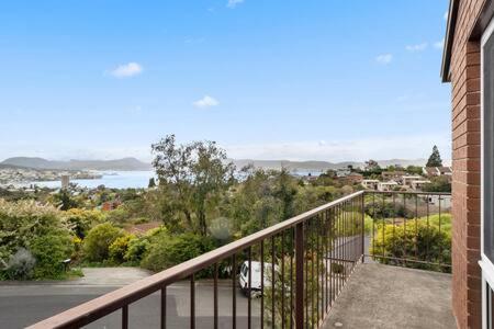 Lovely 2 Bed With Views * Hobart
