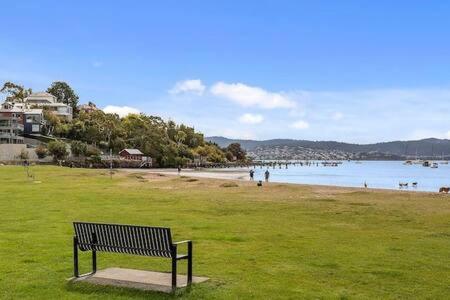 Holiday home Cosy Renovated 2 Bed In Superb Location *
