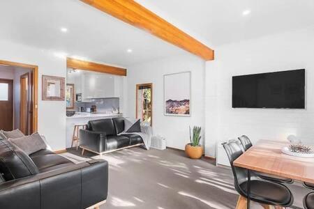 Cosy Renovated 2 Bed In Superb Location Hobart
