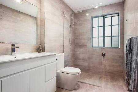 Cosy Renovated 2 Bed In Superb Location Holiday home *