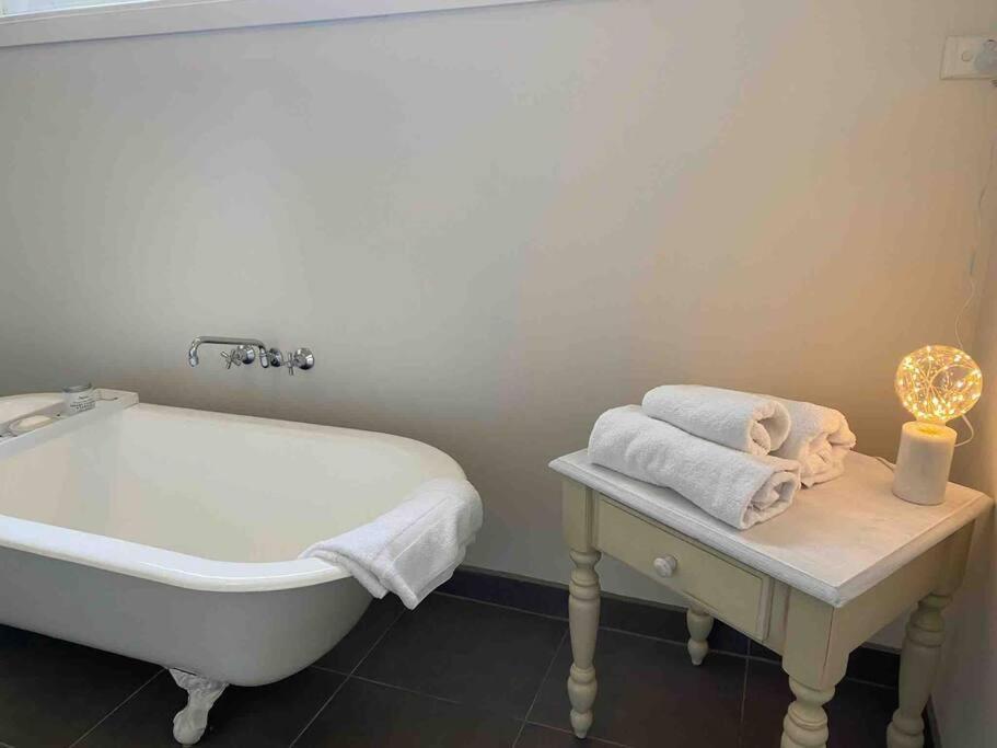 Writer's Cottage, Luxurious Oasis In The Heart Of North Holiday home Hobart