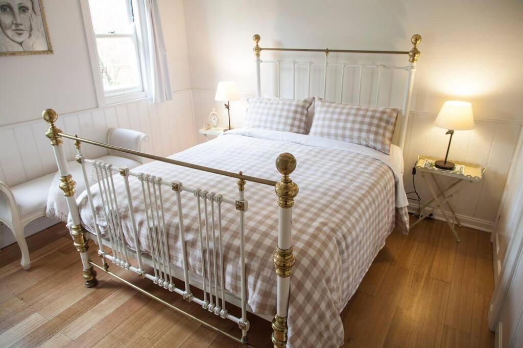 Holiday home Writer's Cottage, Luxurious Oasis In The Heart Of North Hobart