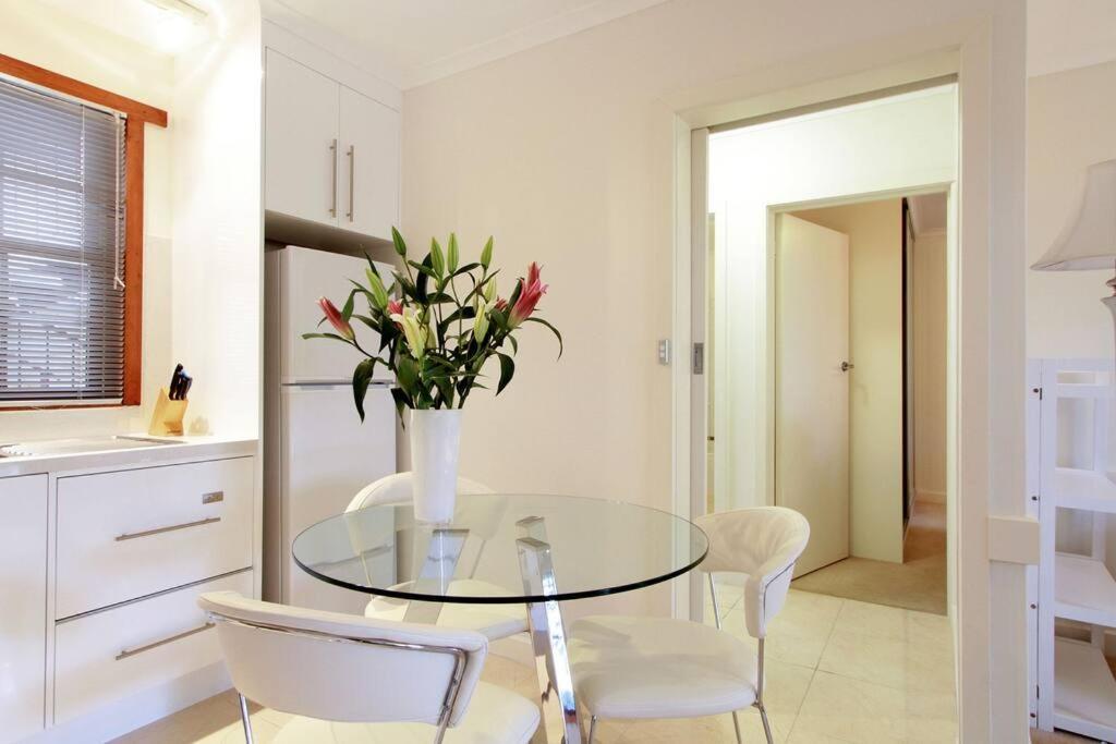 Magnolia On Colville - Historic Riverside Elegance Apartment Hobart