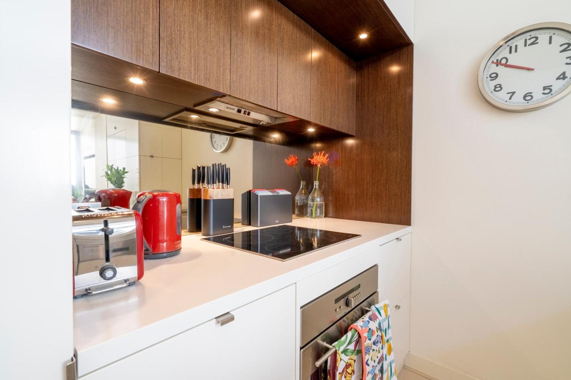 Heritage Terrace With Mod Twist Apartment *