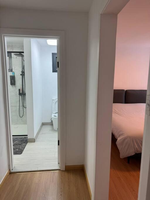 1br - Walk To Apartment *