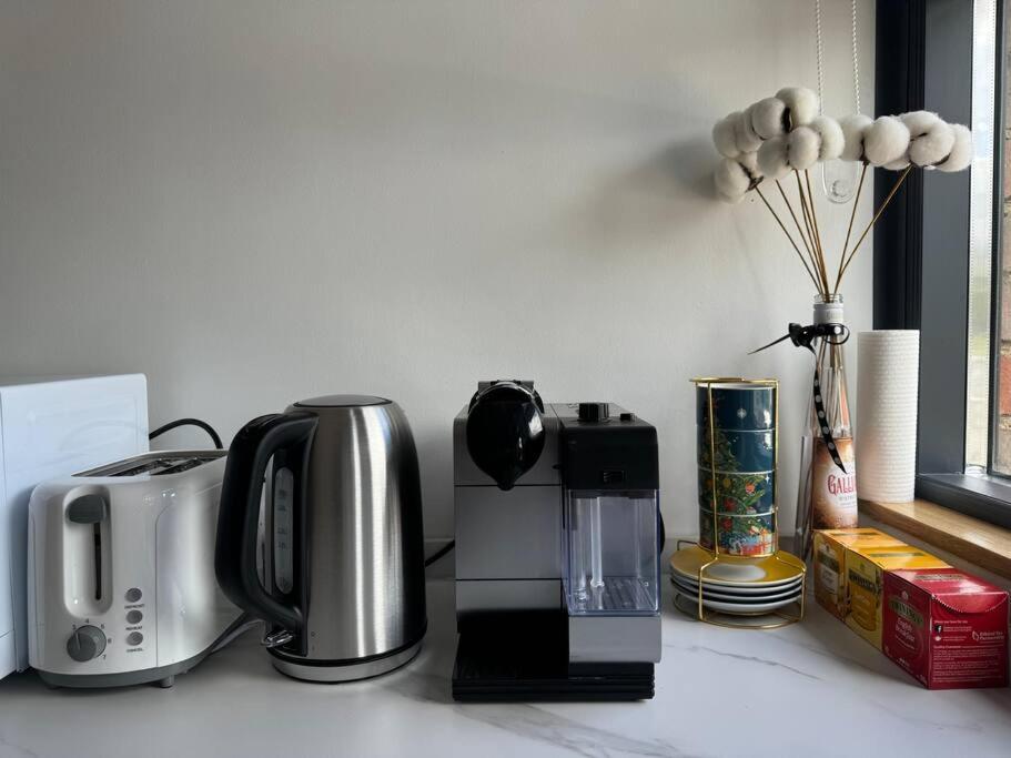 1br - Walk To Apartment *