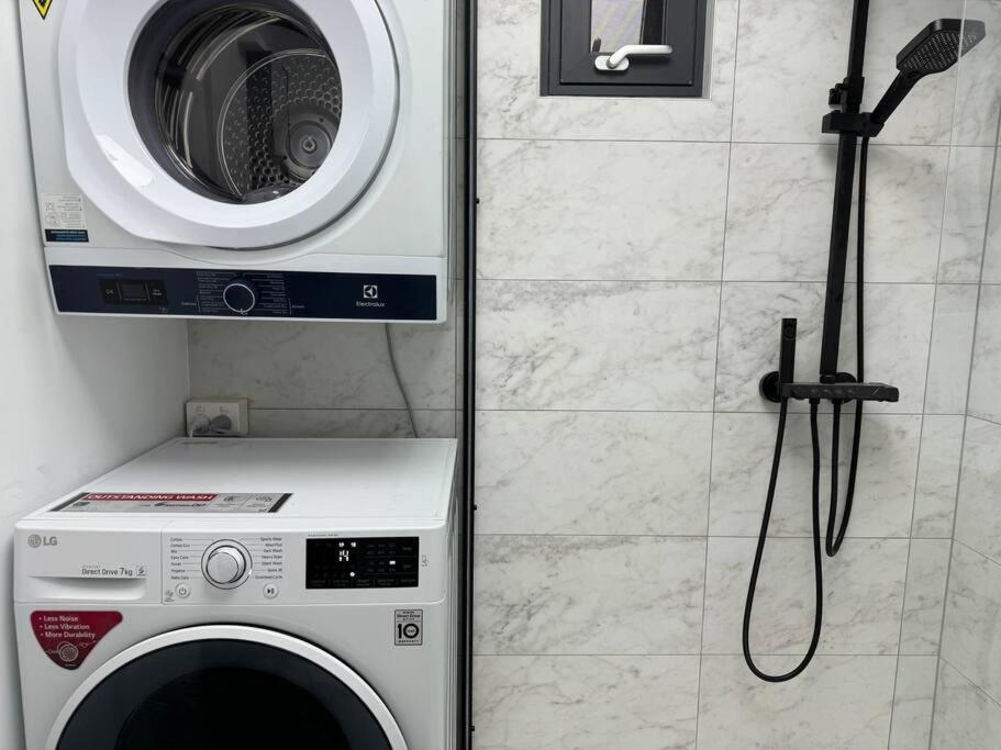 1br - Walk To Apartment