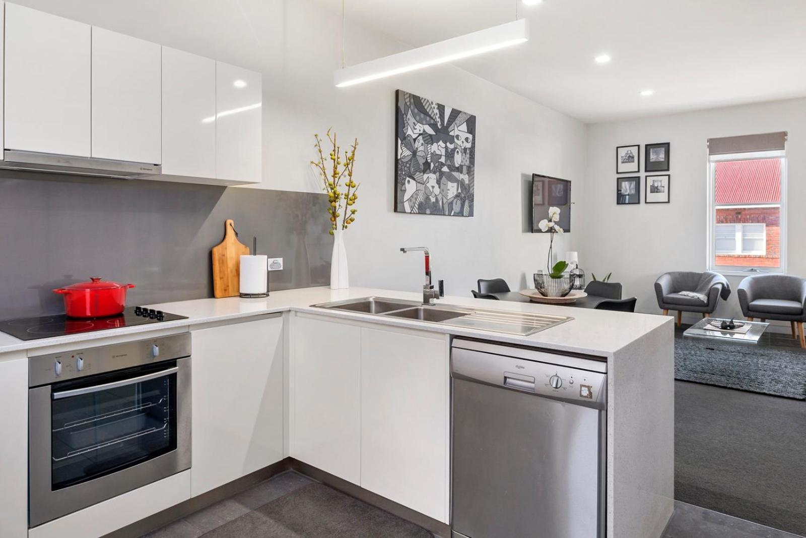 Inner-city 2 Bedroom With Free Parking *