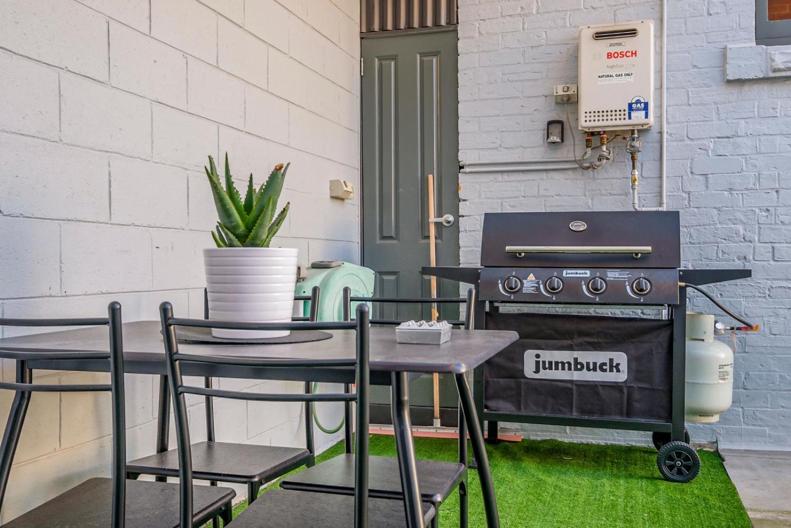 Inner-city 2 Bedroom With Free Parking Apartment Hobart