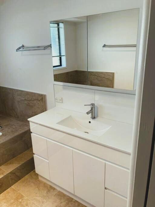 Spacious Modern Outstanding Views Sleeps 9