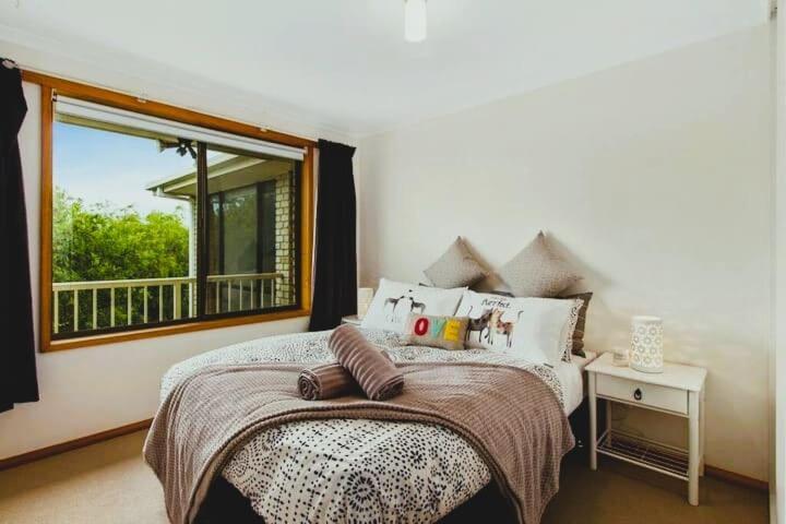 Spacious Modern Outstanding Views Sleeps 9 Holiday home *