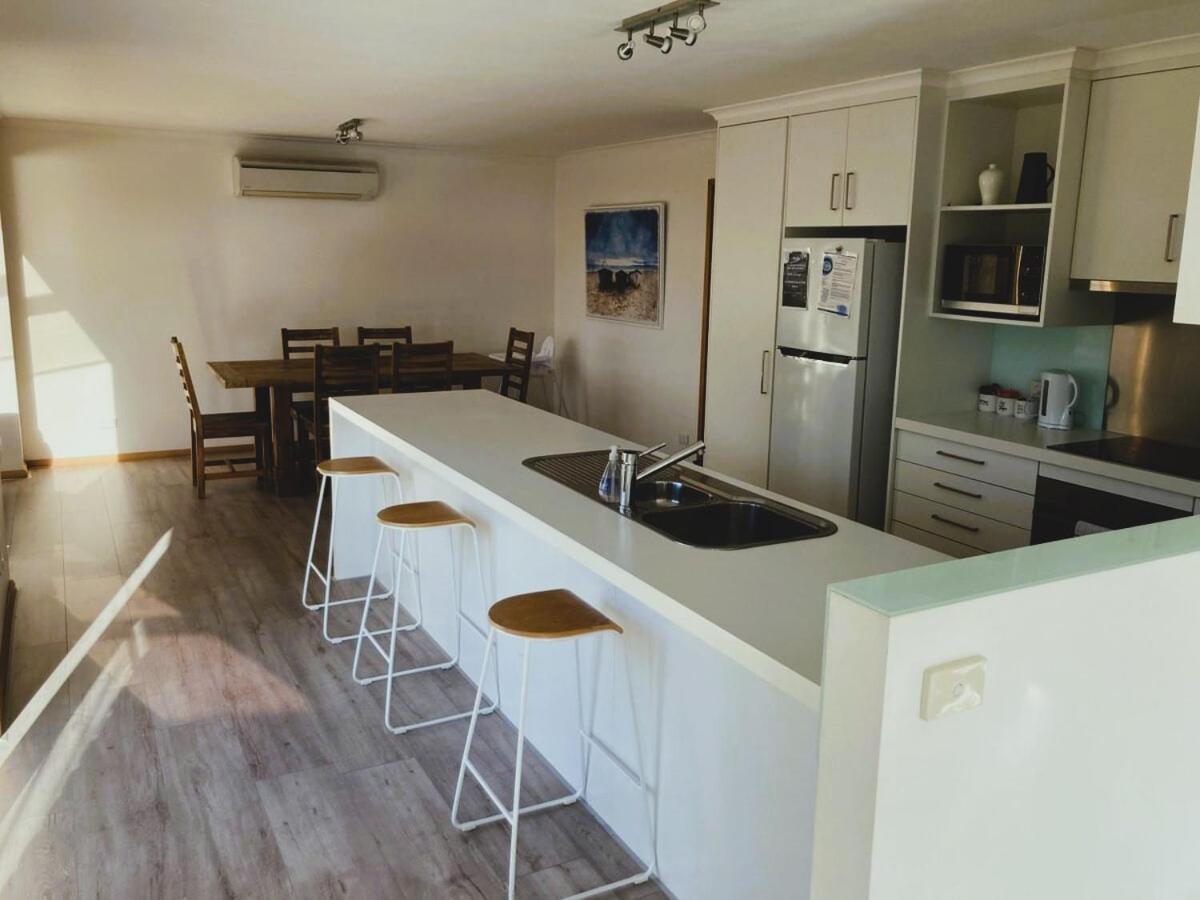 Spacious Modern Outstanding Views Sleeps 9 Holiday home Hobart