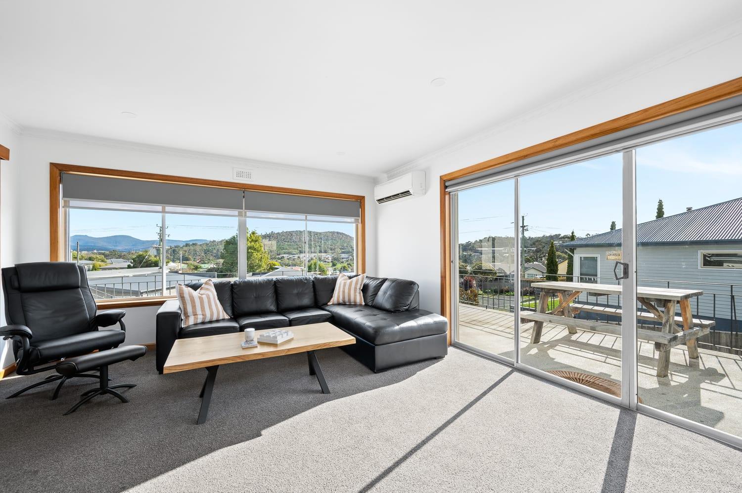 At 165 Great For Large Groups Sleeps 11 * Hobart