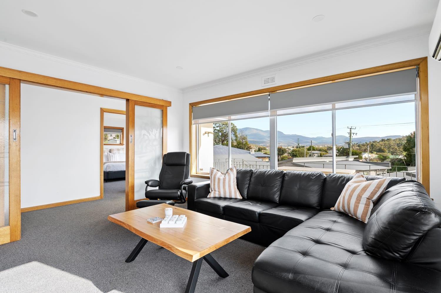At 165 Great For Large Groups Sleeps 11 Holiday home Hobart