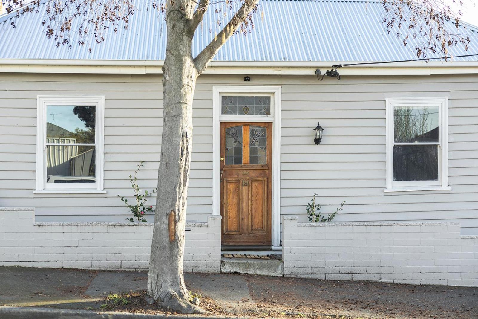Holiday home Workers On Wellington