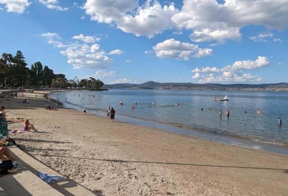 Lovely 2 Bed With Views Hobart