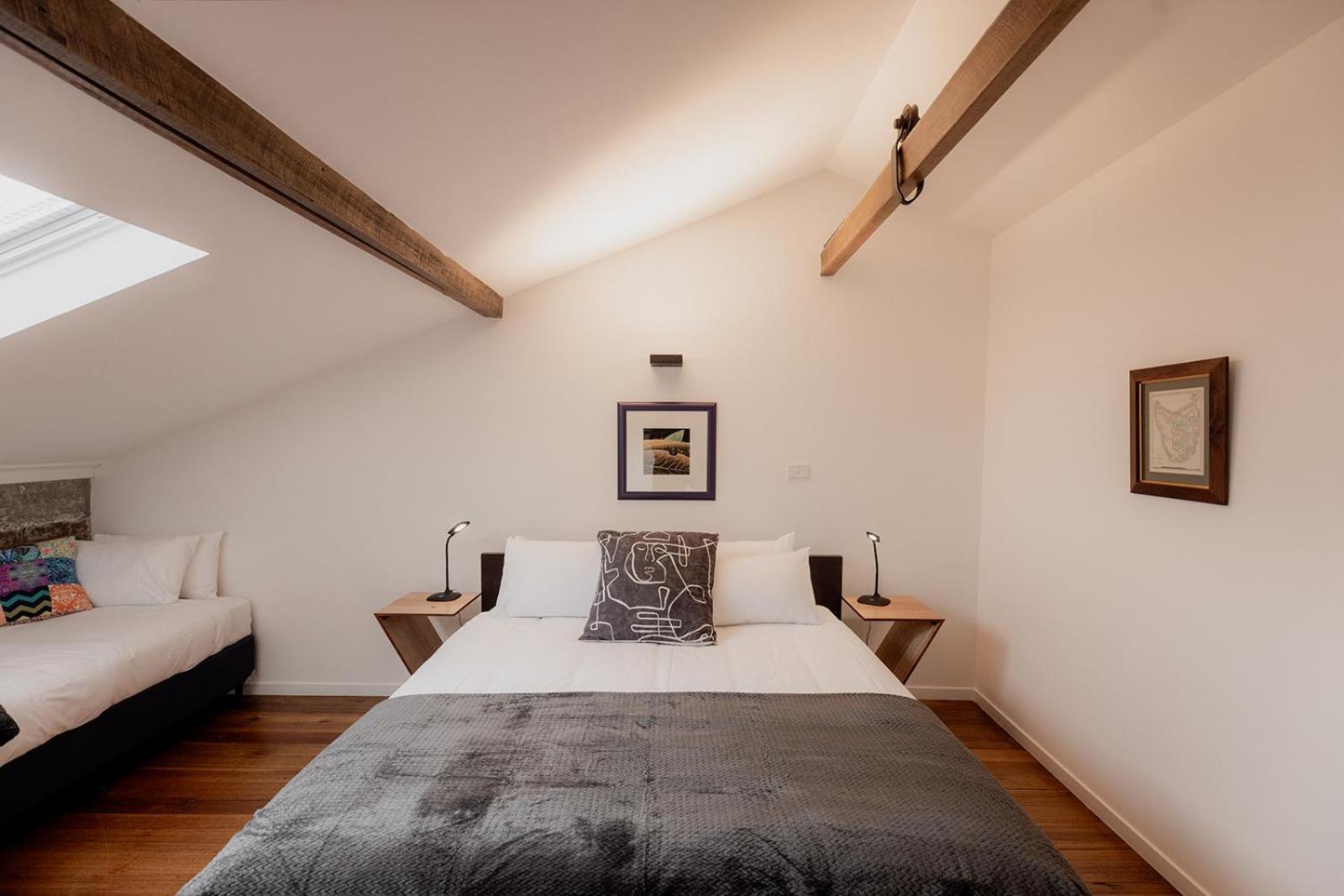 Boutique Warehouse Living In West Apartment *