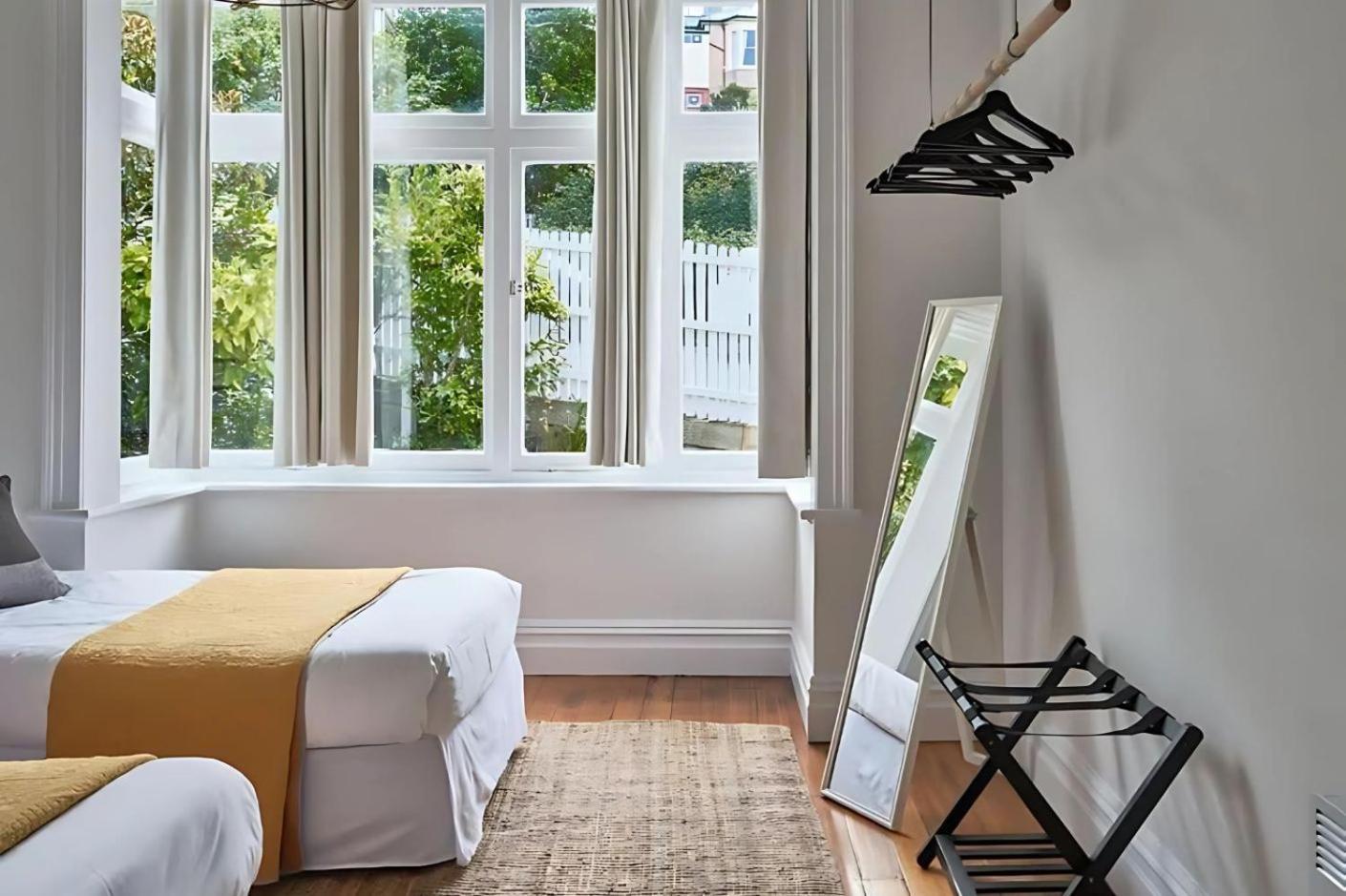 Sunny Spacious Three Bedroom With Views Apartment Hobart