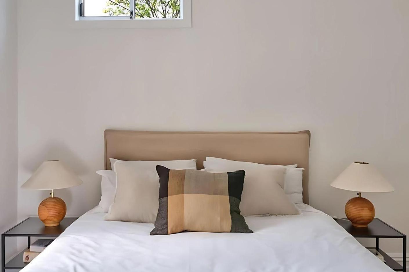 Sunny Spacious Three Bedroom With Views Hobart