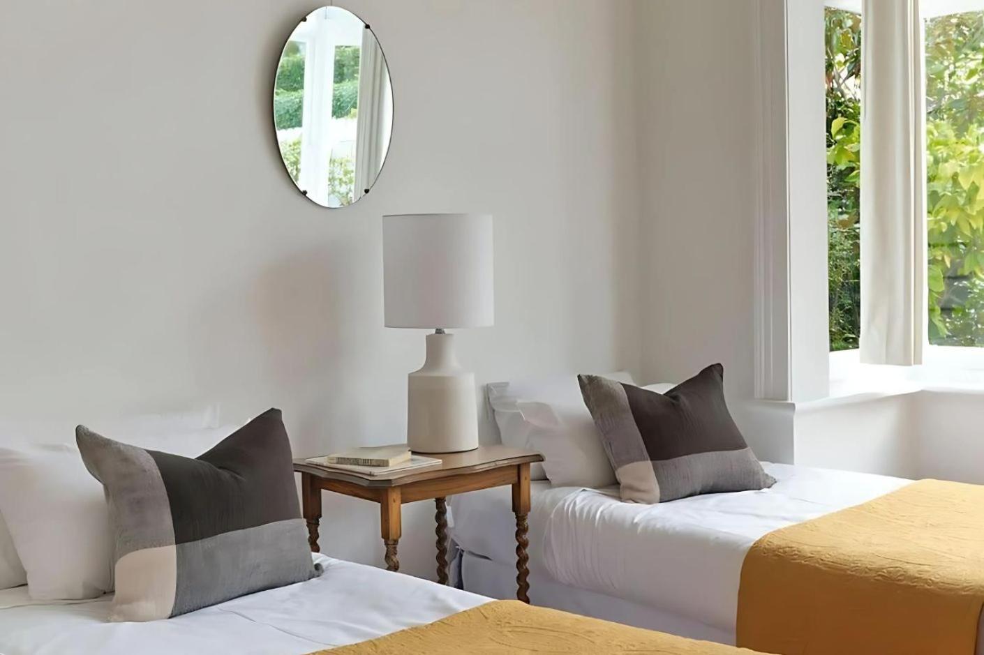 Apartment Sunny Spacious Three Bedroom With Views