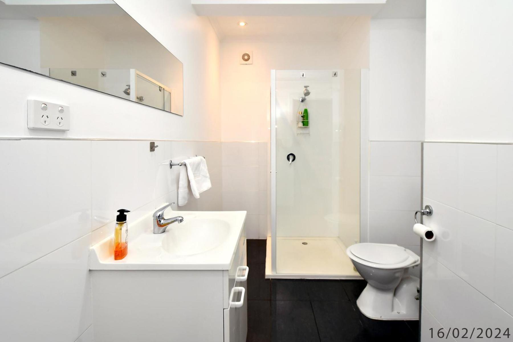 3 Bedroom 2 Bathroom Heathfield Avenue Salamanca 50m Apartment *
