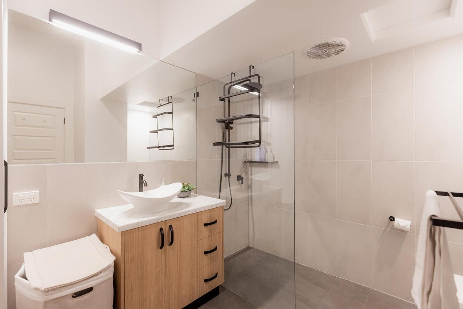 3 Bedroom Spacious Inner-city Pad With Car Park Hobart