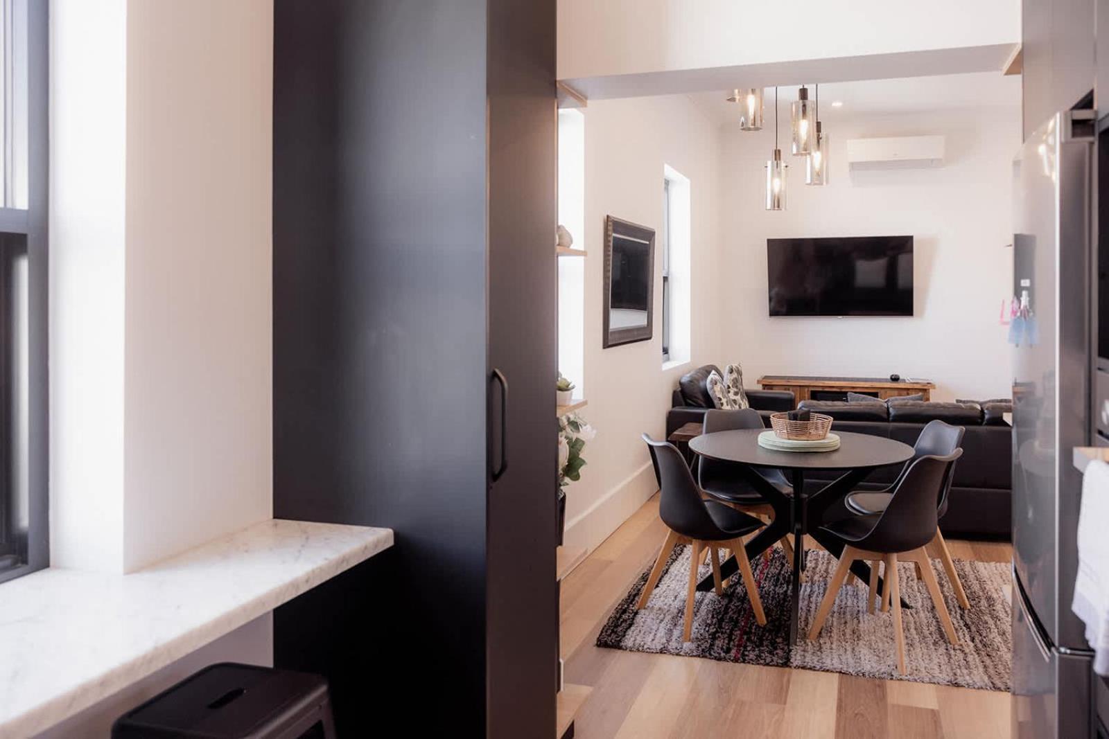 Apartment 3 Bedroom Spacious Inner-city Pad With Car Park Hobart