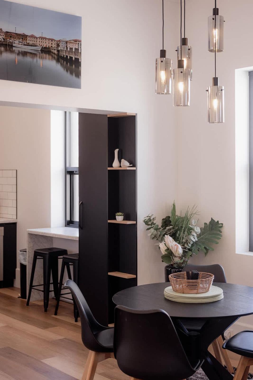 3 Bedroom Spacious Inner-city Pad With Car Park *