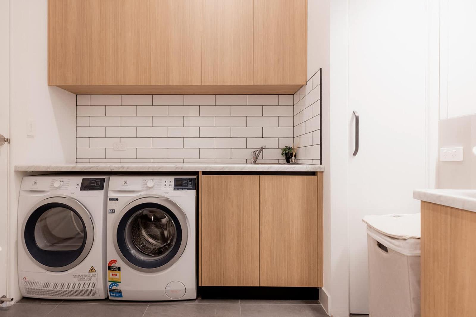 3 Bedroom Spacious Inner-city Pad With Car Park Apartment