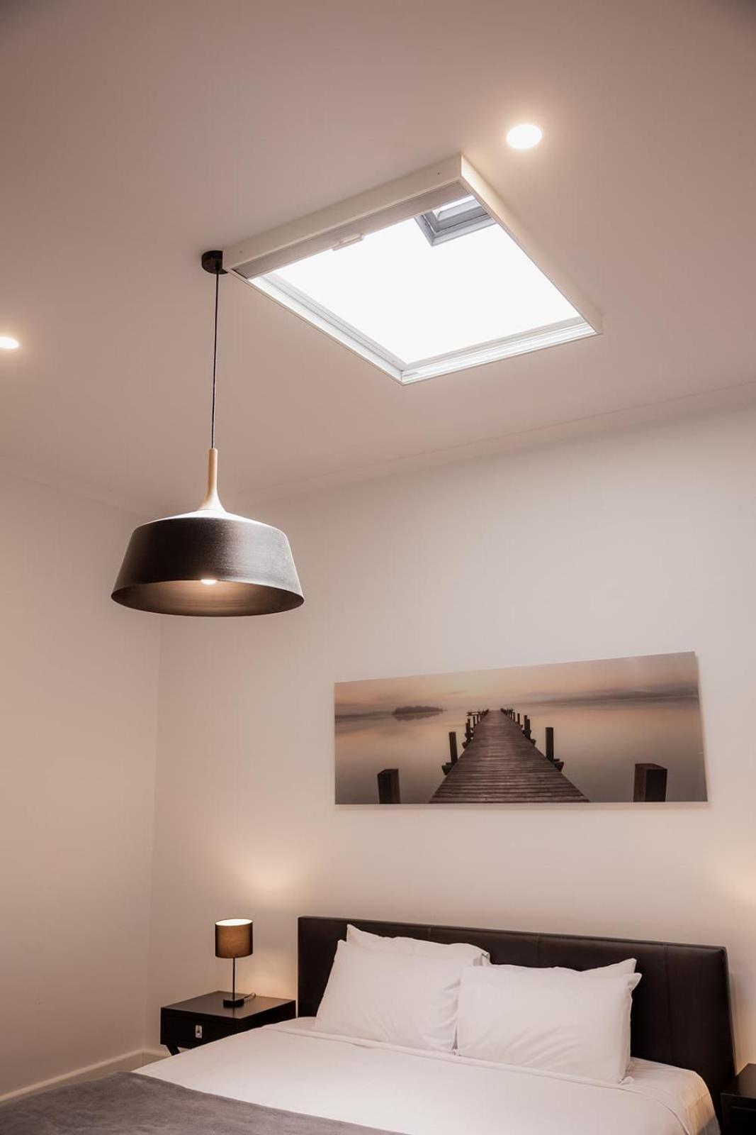 Apartment 3 Bedroom Spacious Inner-city Pad With Car Park *