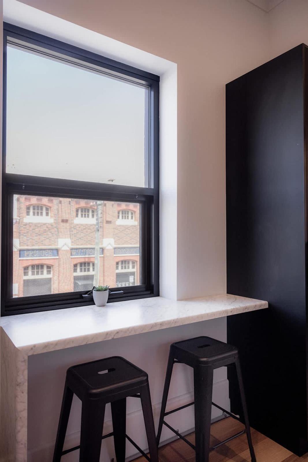 3 Bedroom Spacious Inner-city Pad With Car Park Apartment