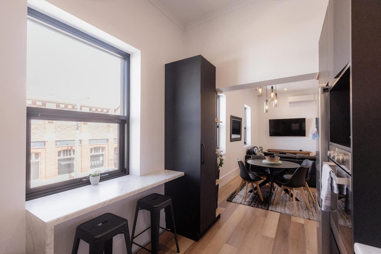 3 Bedroom Spacious Inner-city Pad With Car Park *