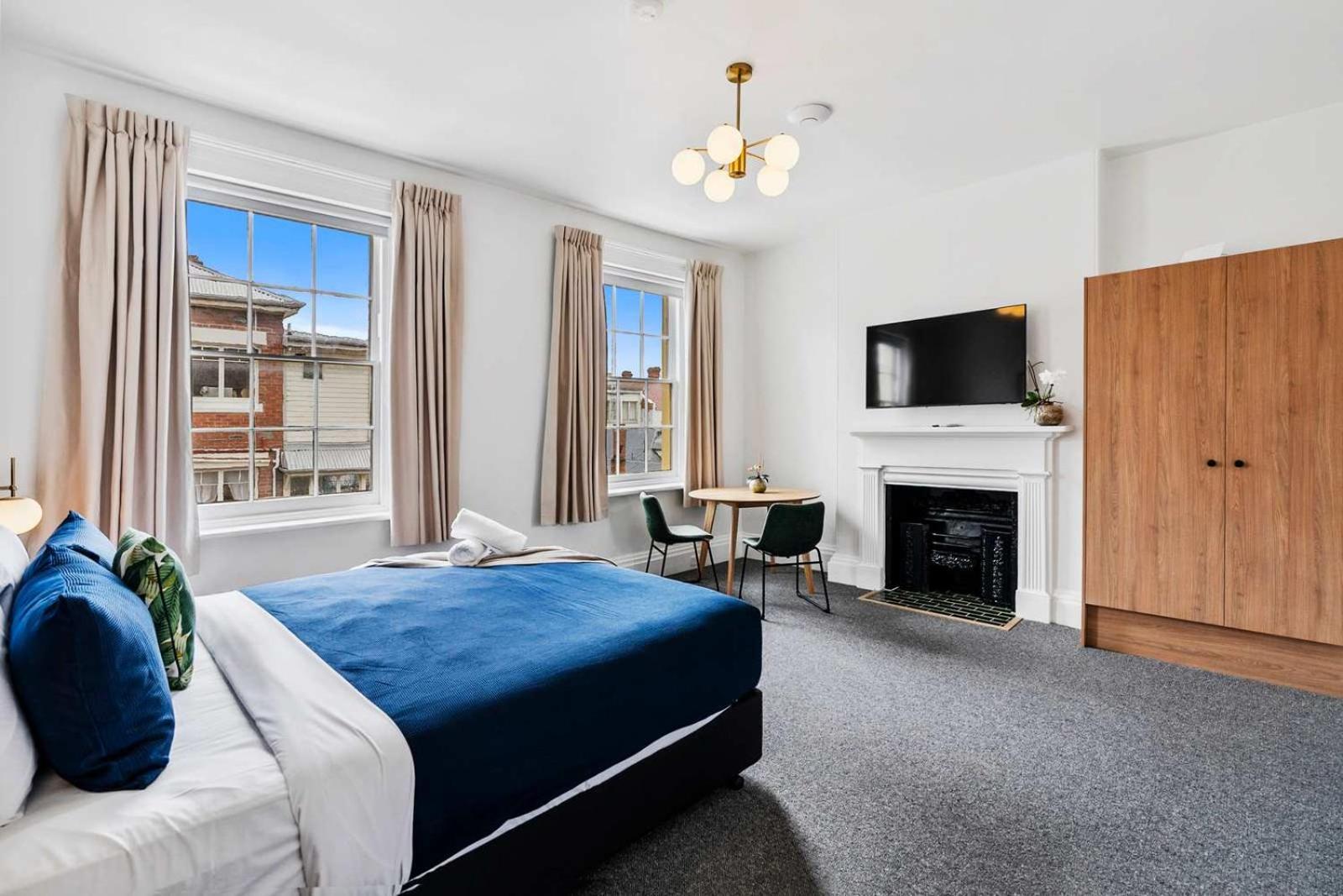 Portsea Place - Designer King And Parking *