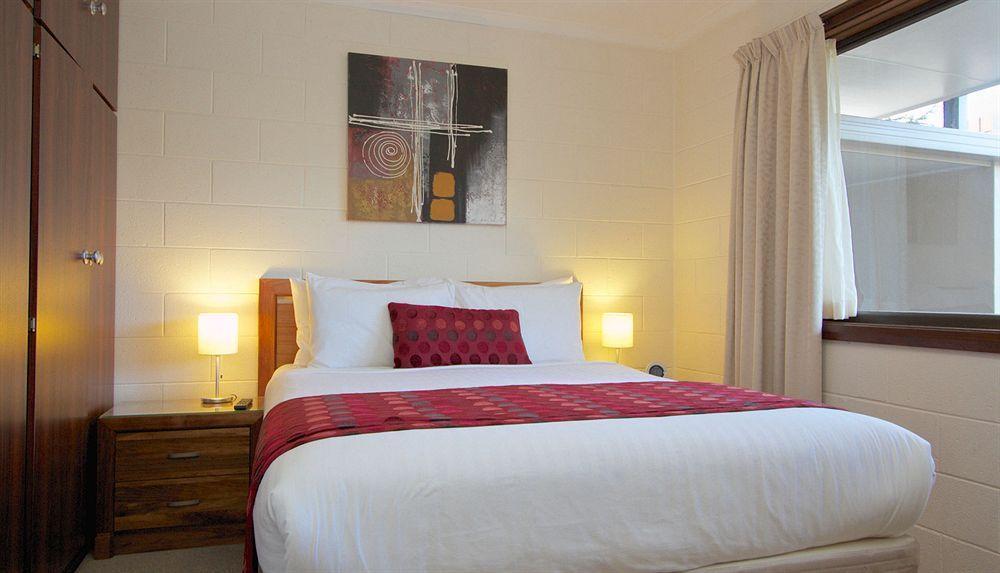 Grosvenor Court 4*