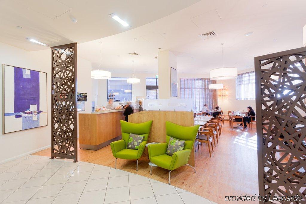 Aparthotel Mantra Collins 4*