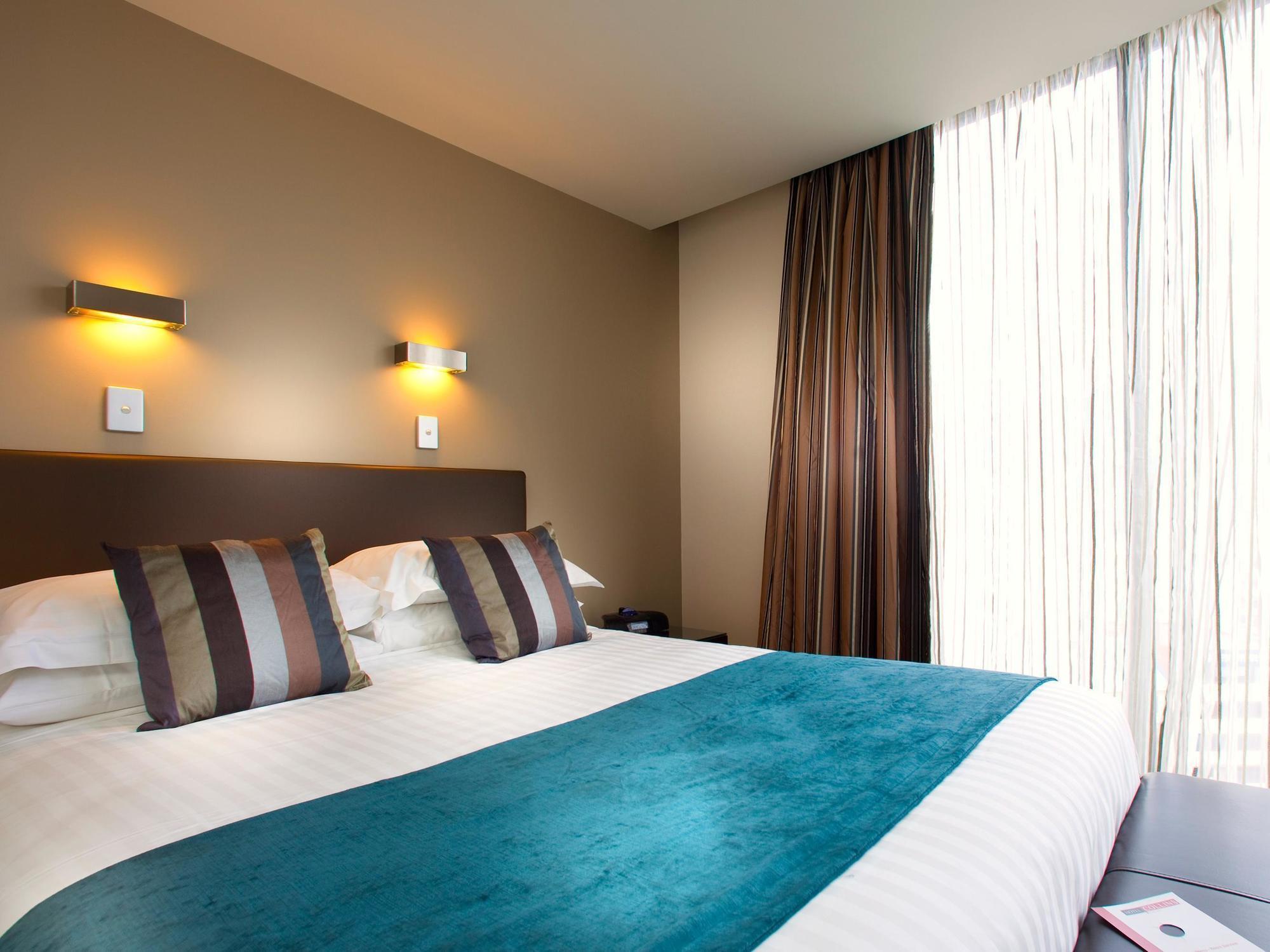 Mantra Collins Aparthotel 4*