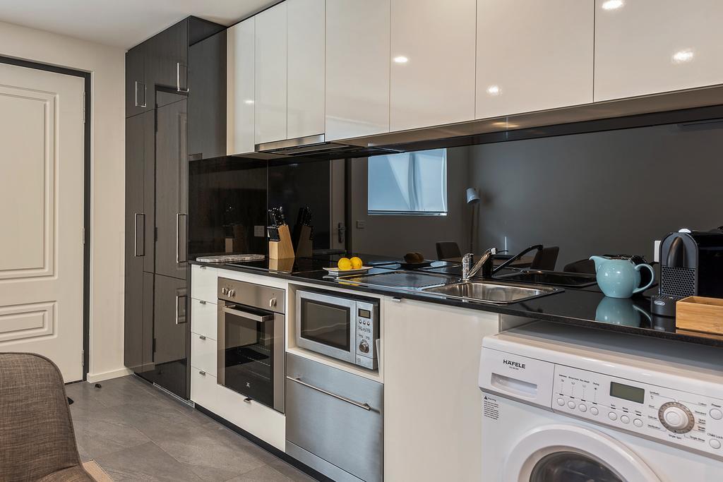 110 Hampden Aparthotel 4*