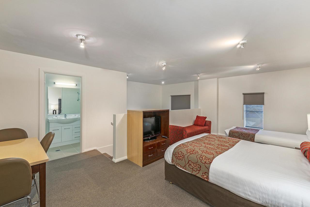Mantra One Sandy Bay Road 4*