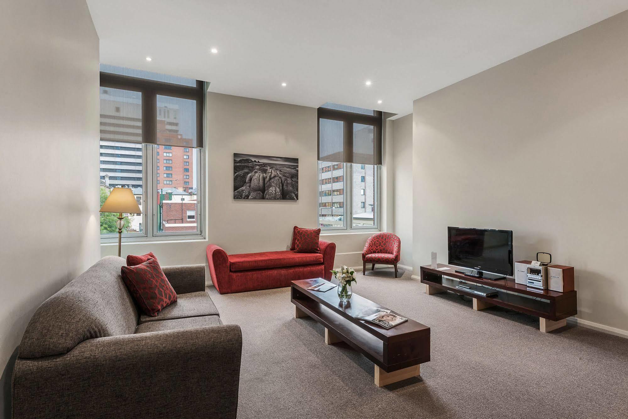 Mantra One Sandy Bay Road 4*