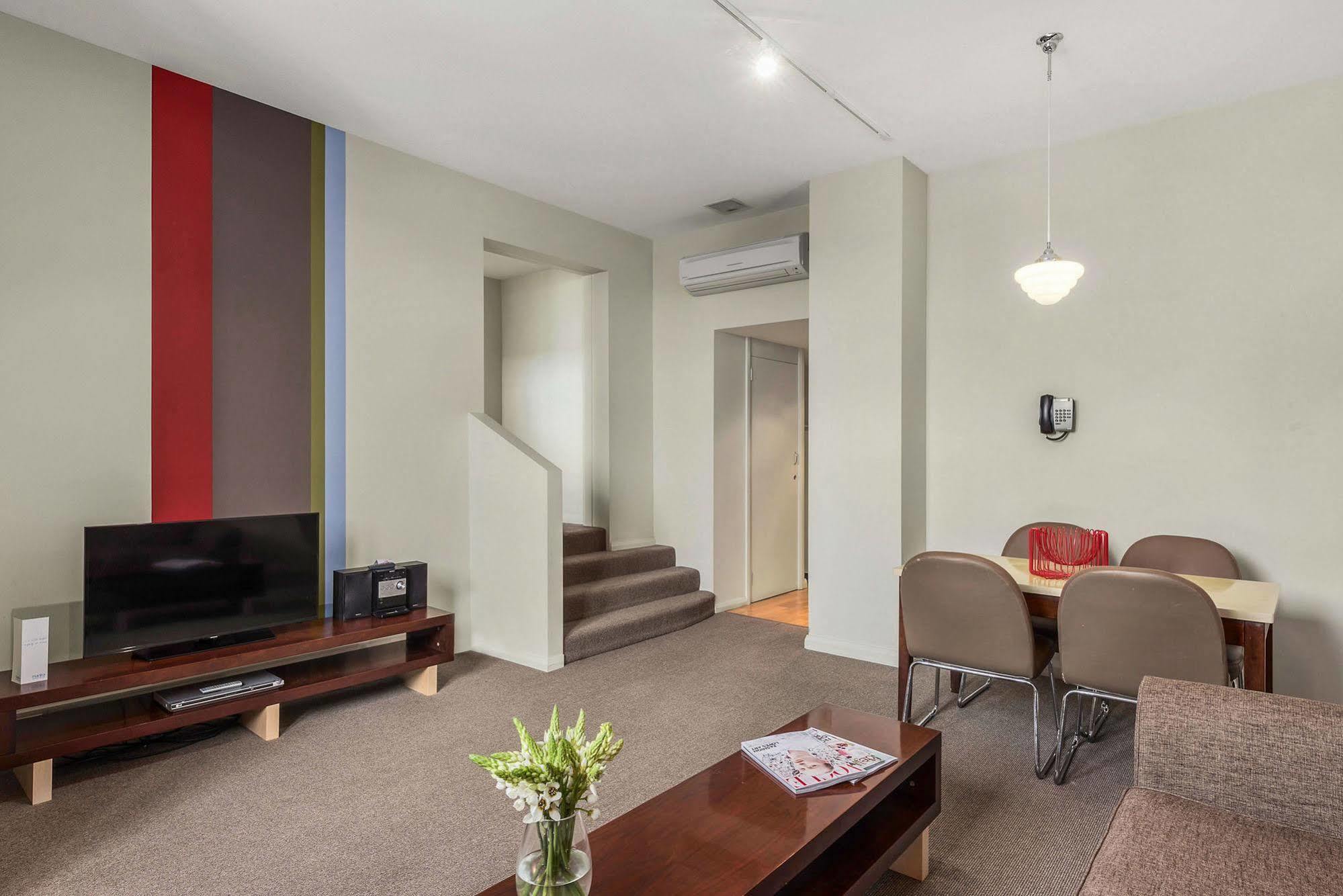 Mantra One Sandy Bay Road 4*