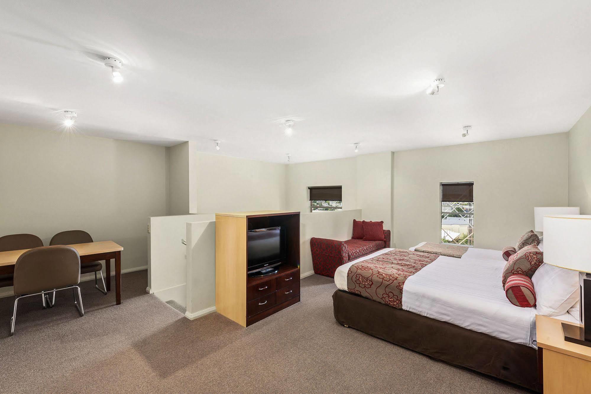 Mantra One Sandy Bay Road Aparthotel