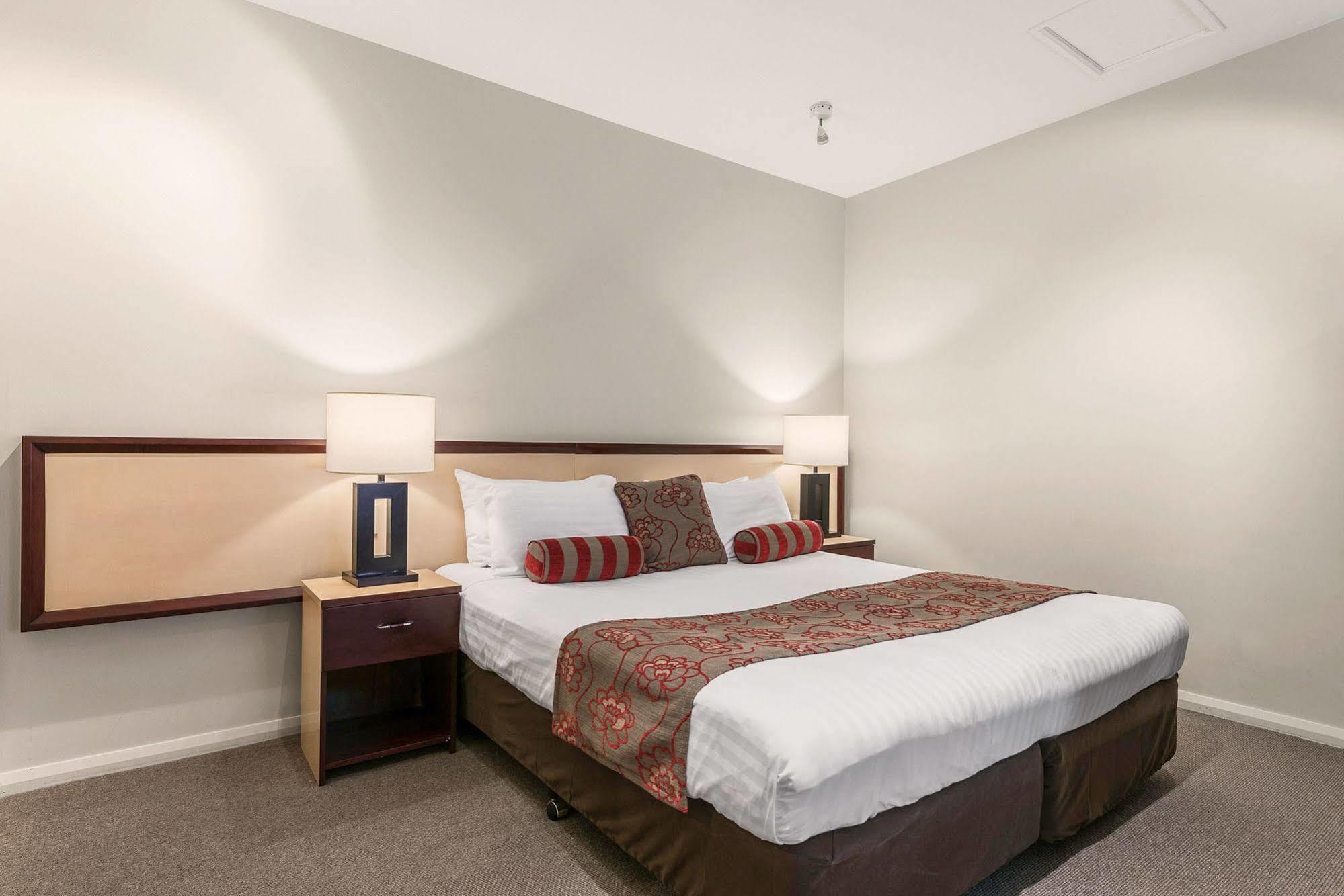 Mantra One Sandy Bay Road Aparthotel