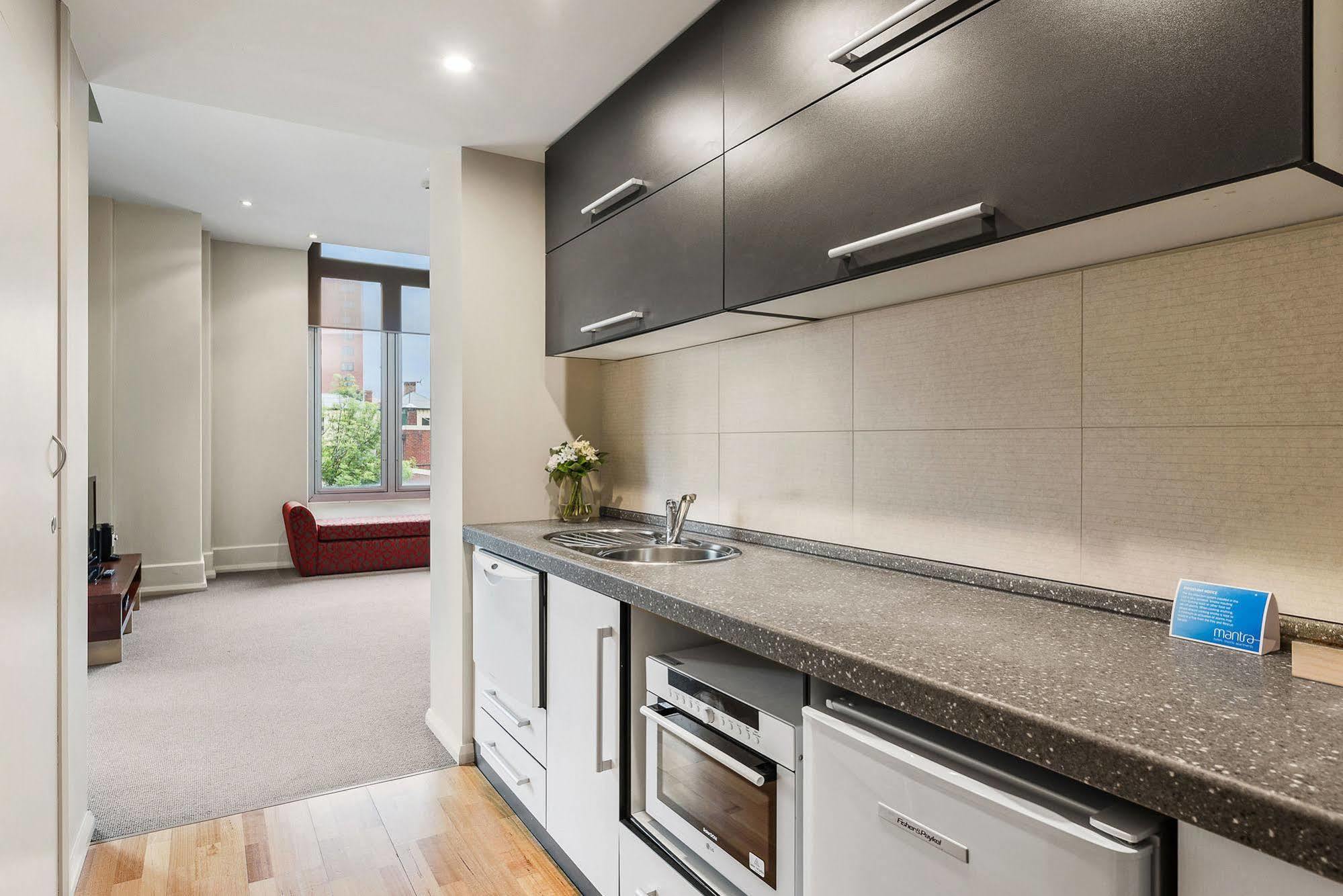 Mantra One Sandy Bay Road 4*