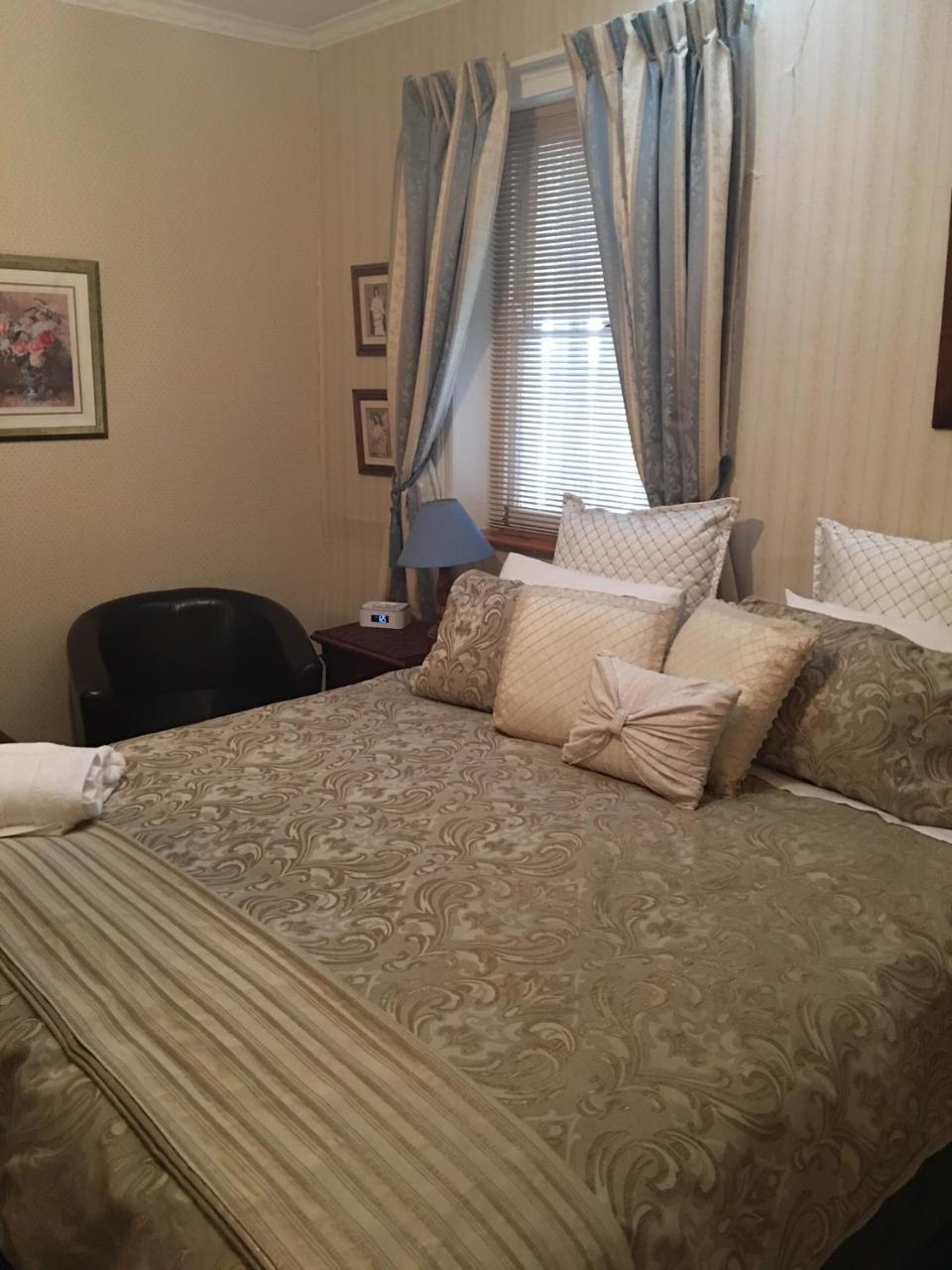 Undine Colonial Bed & Breakfast 4*