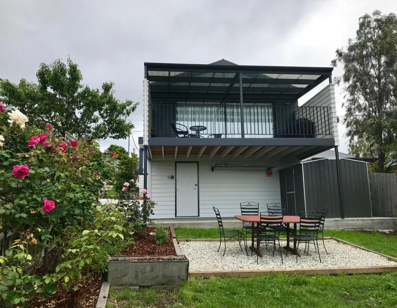 Omaroo House - Panoramic Water Views Holiday home *