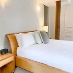 Luxury Hobart Waterfront Apartment With Views!