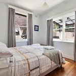 Warwick St Retreat! 3 Bedroom House With Parking