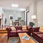 Warwick St Retreat! 3 Bedroom House With Parking