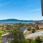 Hobart Panoramic View With Spas