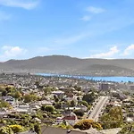 \'Penthouse-Style Pad\' Breathtaking Panoramic Views